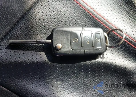 2007 Volkswagen Rabbit 2-Door z USA, uszkodzony, nr VIN WVWAR71K77W094663